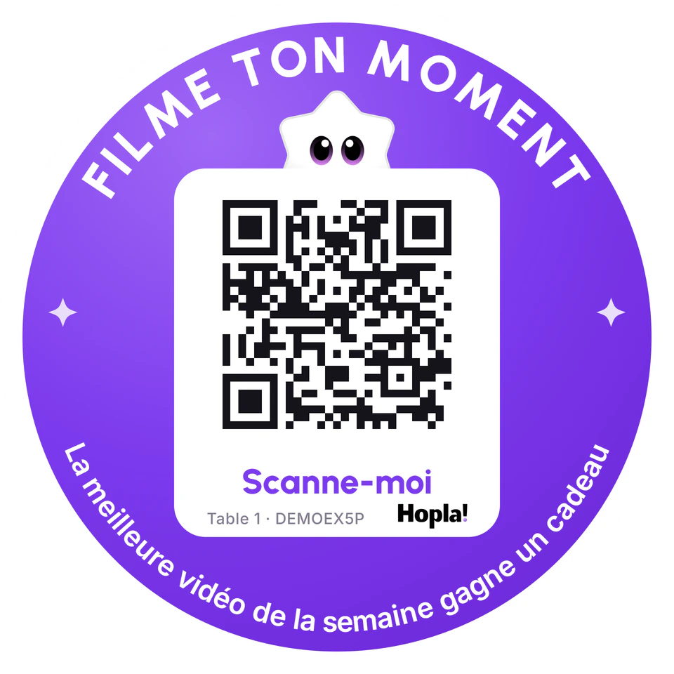 L'autocollant rond à poser sur les tables, avec son QR code.
